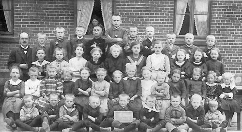 Historisches Schulklassenfoto 1
